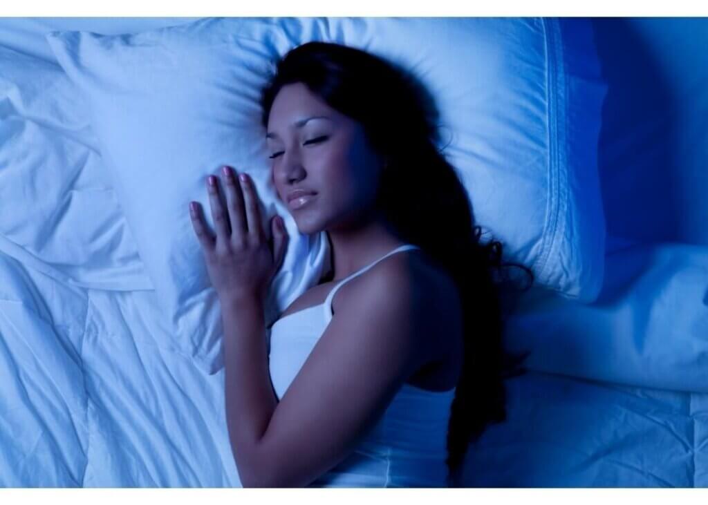 美と健康とパフォーマンスに。入眠と起床を整える2色LED睡眠リズム照明