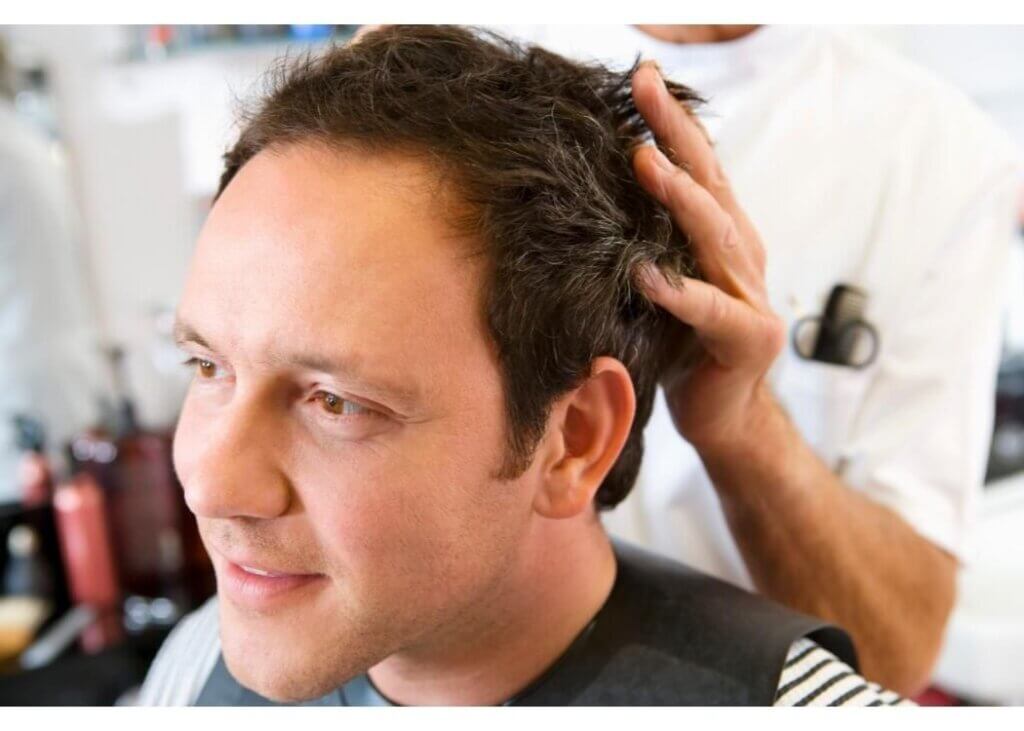 薄毛に悩む男性のコンプレックスをヘアデザインで軽減する薄毛美容室