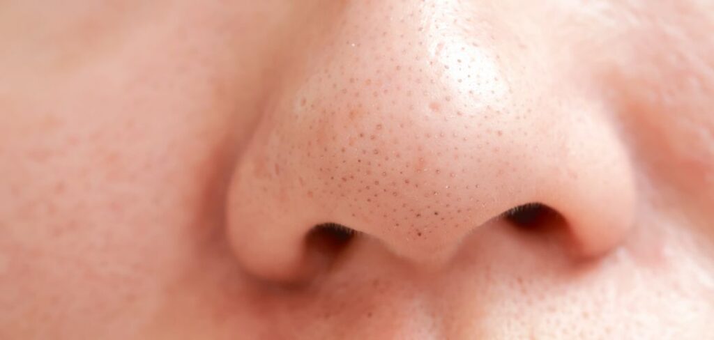 男の鼻の黒ずみ・ニキビに。2大有効成分配合いちご鼻洗顔クレイパック